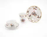 Henkelbecher und Untertasse mit Dekor reicher alter Löwe &amp; Koppchen und Untertasse mit Reisstrohgarben by Meissen, Nach 1731, Porzellan, farbig und gold dekoriert, sold Nov 2023