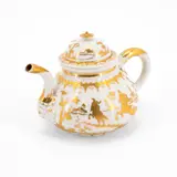 Teekanne mit Goldchinesen by Meissen, Um 1720-1730, Porzellan mit radiertem Golddekor, sold Nov 2023