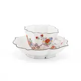 Passige Tasse und Untertasse mit Kakiemondekor by Meissen, Um 1740, Porzellan, farbig staffiert, sold May 2024