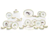 Prächtiges Fischservice 'Flora Danica' mit 56 Teilen by Royal Copenhagen, Ausformung 20. Jh, Porzellan, farbig und gold dekoriert, sold Nov 2023