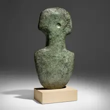 William Turnbull, Venus, 1980, bronze with grey green patina, Yorkstone