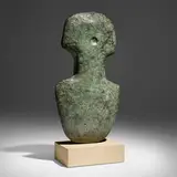 William Turnbull, Venus, 1980, bronze with grey green patina, Yorkstone