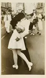 Alfred Eisenstaedt, Sailor kissing a Nurse