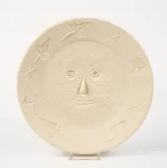 Pablo Picasso Ceramics, Face with leaves, 1956, Teller aus weißem Steingut