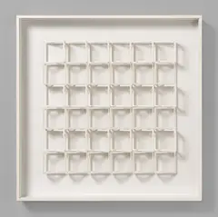 Klaus Staudt, "Komplementär", 1987, 36 weiß gefasste Holzkörper auf Holzplatte in Plexiglaskasten