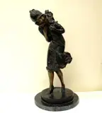 Demetre Chiparus, Girl in the wind, Bronze sculpture after the same by Art Deco-era sculptor Demetre Haralamb Chiparu