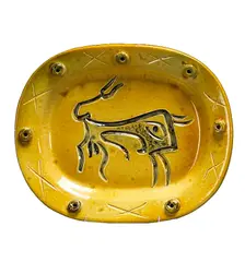 Pablo Picasso, Engraved Bull (A.R. 32), 1947, Glazed terre de faïence rectangular dish, painted in yellow and brown with yellow glaze