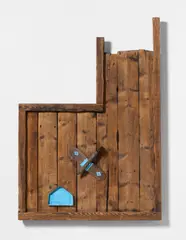 Anatol Herzfeld, Ohne Titel, Haus und Flugzeug aus Metall, farbig gefasst, auf Holztafel