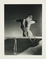 Horst P. Horst, Mainbocher Corset Paris 1939, Gelatinesilberabzug auf Agfa
