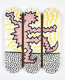 Keith Haring, Ohne Titel (Electric), 2022, Farboffset auf 3 Skateboard-Decks aus kanadischem Ahorn. Mit Wandaufhängung und Tragetasche