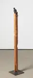 Walter Schembs, Pfahlsitzer, 2001, Bronze, braun patiniert, auf Robinienholzsockel, mit metallenem Standfuß