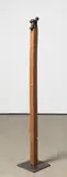 Walter Schembs, Pfahlsitzer, 2001, Bronze, braun patiniert, auf Robinienholzsockel, mit metallenem Standfuß