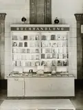 Köln - Hbf Nebenflur vor dem Eingang zum Wartesaal III. Klasse by Unbekannter Fotograf, 1949, Gelatinesilberabzug, sold Jun 2024