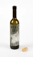Felix Droese, Kriegsgeist, 2005/06, Weinflasche mit Korken. Etikett in Farboffsetdruck