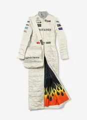Sylvie Fleury, Formula One Dress for Hugo Boss, 1999, Kleid und Tasche aus Formel-I Overall (mit originalen Formel-I Logos) sowie bedruckter Stoff. Hergestellt von Hugo Boss