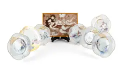 Meissen, Sechs große Teller mit Durchbruchtechnik, eine Wandplatte und ein Porzellanbild mit Dekor "1001-Nacht", Meissen, farbig und gold staffiert