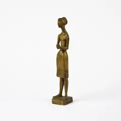 Gerhard Marcks, Teenager mit verschränkten Händen, 1968, Bronze, hellbraun patiniert