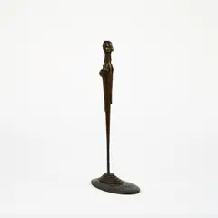 Stufenpyramidenstele by Paul Wunderlich, 1994, Bronze, braun patiniert, teilweise poliert, sold Jun 2024
