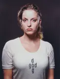 Bernhard Prinz, Ohne Titel (god dog), 2002, C-Print. Unter teilweise farbig gefasstem Glas