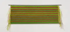 Regine Schumann, Fluo Hairstrings, 2007, Plastilightschnüre, fluoreszierend, an zwei Metallstangen befestigt