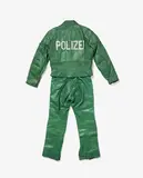 Christian Jankowski, Kunst + Krise, 2010, Getragene Motorradkombi in grünem Leder mit Polizeiinschrift, Hersteller; J. Stadler Aidenbach, Größe 52