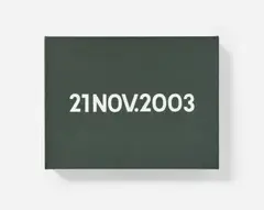 On Kawara, "21 NOV. 2003", 2003, Acryl auf Leinwand, mit beiliegenden Zeitungsausschnitt von Freitag den 21. November 2003, in originalem Karton