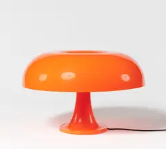 Artemide, Tischleuchte "Nessino", Orangefarbener Kunststoff. Elektrifiziert mit vier Fassungen
