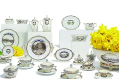 Nymphenburg, 94 Teile aus einem "Bayerischen Königsservice", 20. Jahrhundert, Porzellan, Schwarzlotmalerei, blau und Gold staffiert