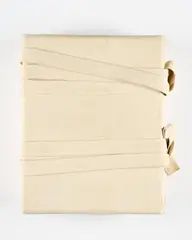 Franz Erhard Walther, Stoffbuch, 1963/69, Gebundenes Buch aus schwerer Rohbaumwolle, die Seiten sind alle verschieden genähte und gefaltete Stoffstücke