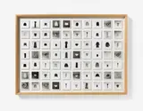 Hans-Peter Feldmann, Alle Kleider einer Frau, 1975, Jeweils: Gelatinesilberabzug, einzeln im Objektrahmen montiert