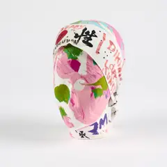 Jonathan Meese, Bruzzzelee Shingshangscheu II, 2009, 2-teiliges Multiple. Styropor, collagiert und übermalt und beschriftetes Baumwoll-Stirnband