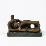 Henry Moore, Replik nach Reclining Figure