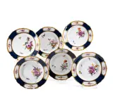 Meissen, Sechs Teller mit kobaltblauem Rand und goldgerahmten Blumenkartuschen, Um 1760-80, Porzellan, kobaltblau, farbig staffiert und gold dekoriert