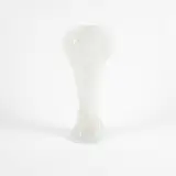 Eine große Milchglasvase mit Blumen by René Lalique, sold Jan 2025