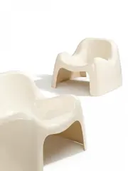 Sergio Mazza, Paar Sessel "Toga", Entwurf 1960. Ausführung Artemide, Glasfaser, cremefarben