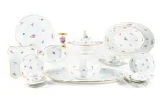 83 Teile aus einem Service mit Streublümchendekor by Meissen, Porzellan, farbig staffiert, sold Jan 2025