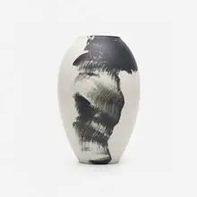 Tom Kemp, Vessel, 2020, glazed porcelain