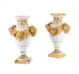Vase mit aufgelegten Weinranken by Meissen, Porzellan, gold dekoriert, sold Jan 2025