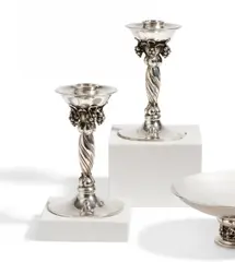 Paar Leuchter mit Traubenzier by Georg Jensen, Nach 1945, Silber, sold Nov 2025