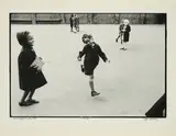 Jürgen Schadeberg, School Playground, London 1968, 1968/2008, Gelatinesilberabzug auf Barytpapier
