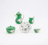 Solitaire mit Kakiemondekor auf grünem Fond by Meissen, 20. Jh, Porzellan, farbig staffiert, gold dekoriert, sold May 2025