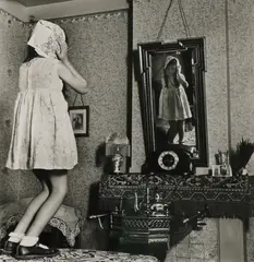 Eva Besnyö, Untitled, silver gelatin print 31.5 x 30.5cm .