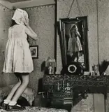 Eva Besnyö, Untitled, silver gelatin print 31.5 x 30.5cm .