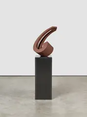 Werner Pokorny, Ohne Titel, Cortenstahl auf Granitsockel