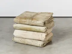 Lawrence Carroll, Ohne Titel, 1993, Öl und Wachs auf 4 Zeltplanen, gefaltet und gestapelt