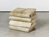 Lawrence Carroll, Ohne Titel, 1993, Öl und Wachs auf 4 Zeltplanen, gefaltet und gestapelt