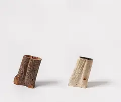 Thomas Virnich, "Baumvase", 1990, Hohler Baumstamm und Ton, farbig gefasst