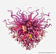 Dale Chihuly, Pink Chandelier with Putti, 1995, hand-blown glass