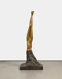 Bruno Bruni, La Onda, 1991, Bronze, braun patiniert, teilweise poliert. Marmorsockel