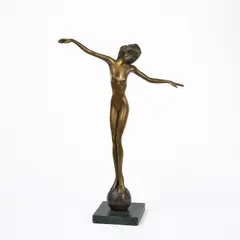 Bruno Bruni, Fortuna, 2003, Bronze, braun patiniert, teilweise poliert. Sockel aus Diabas-Naturstein